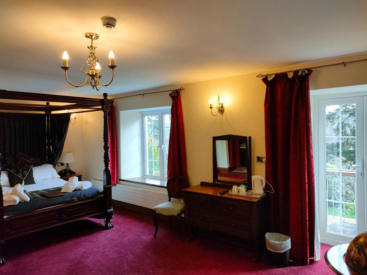 Great Trethew Manor Hotel & Self Catering Lodges 利斯卡德 外观 照片