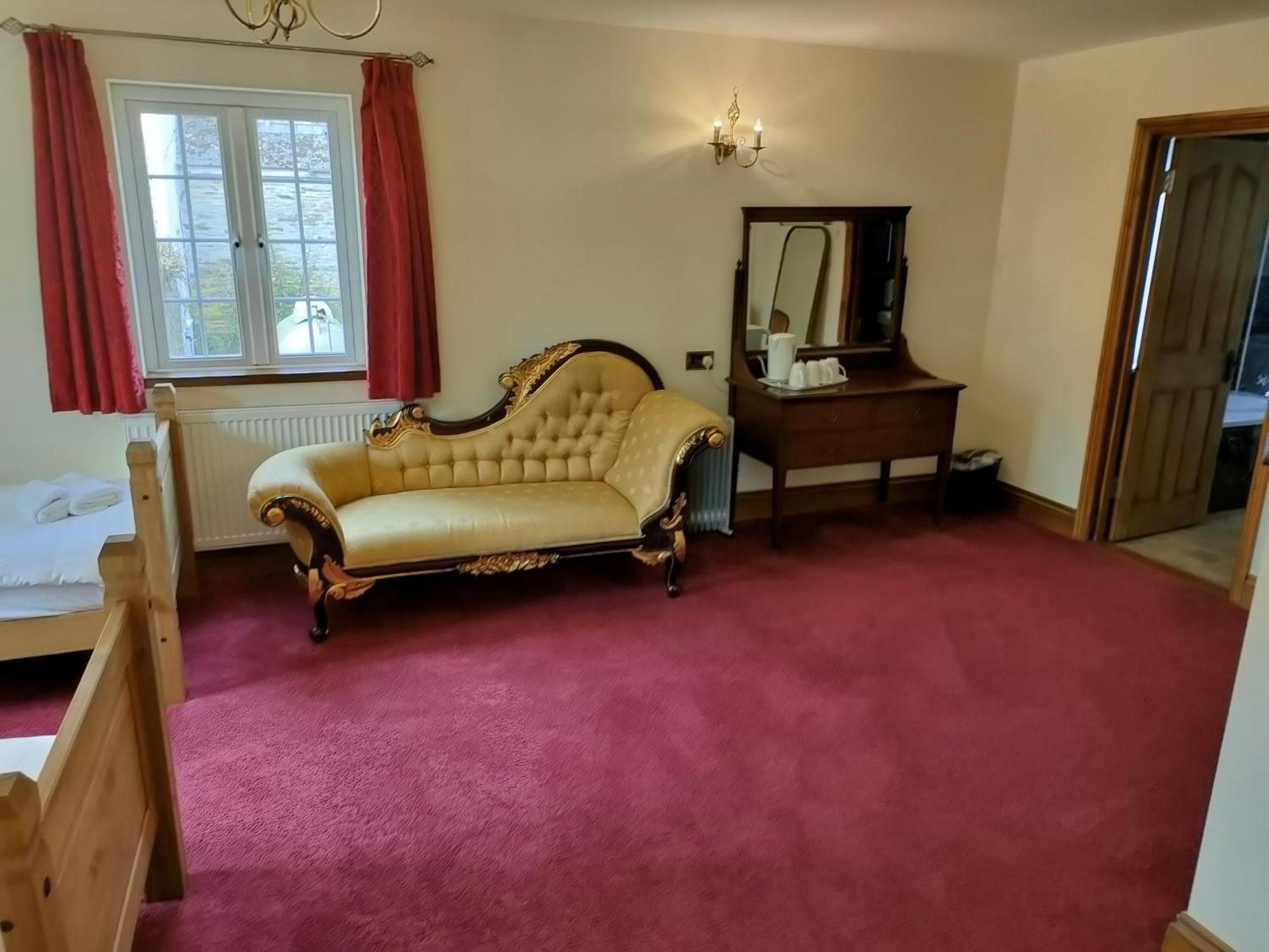 Great Trethew Manor Hotel & Self Catering Lodges 利斯卡德 外观 照片