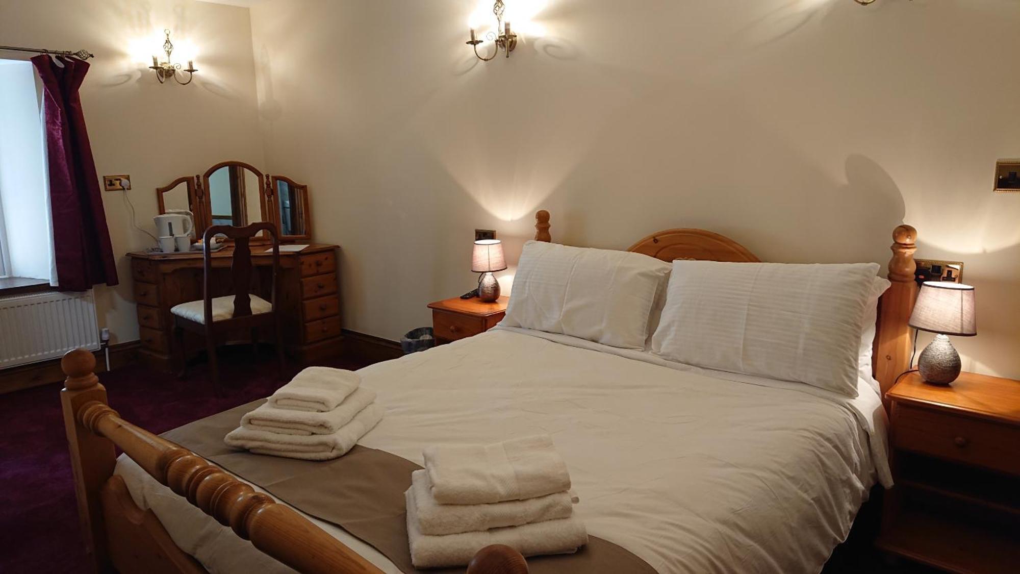 Great Trethew Manor Hotel & Self Catering Lodges 利斯卡德 外观 照片