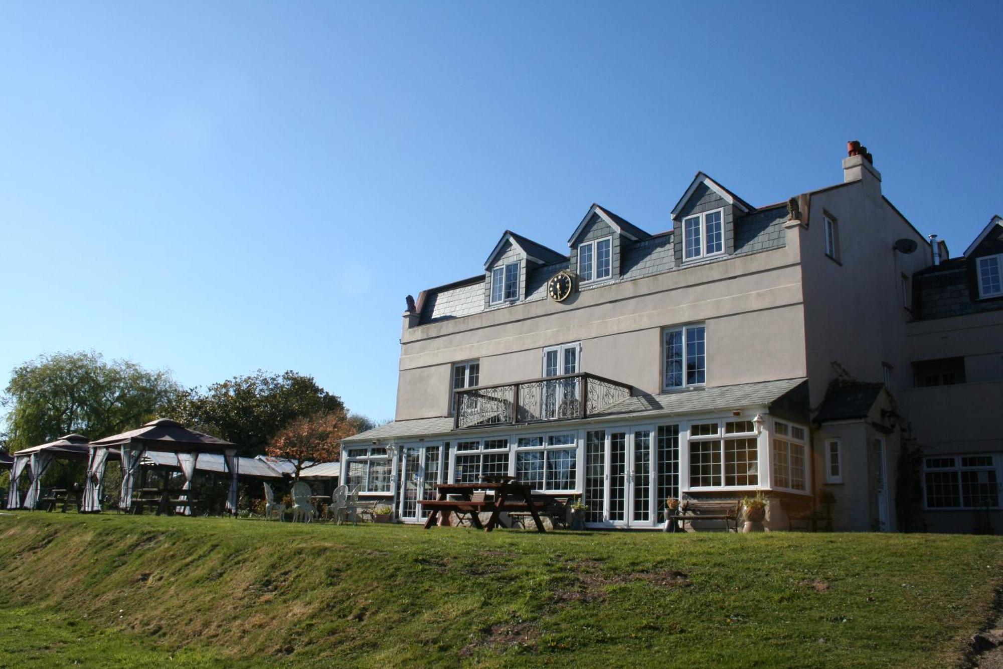 Great Trethew Manor Hotel & Self Catering Lodges 利斯卡德 外观 照片