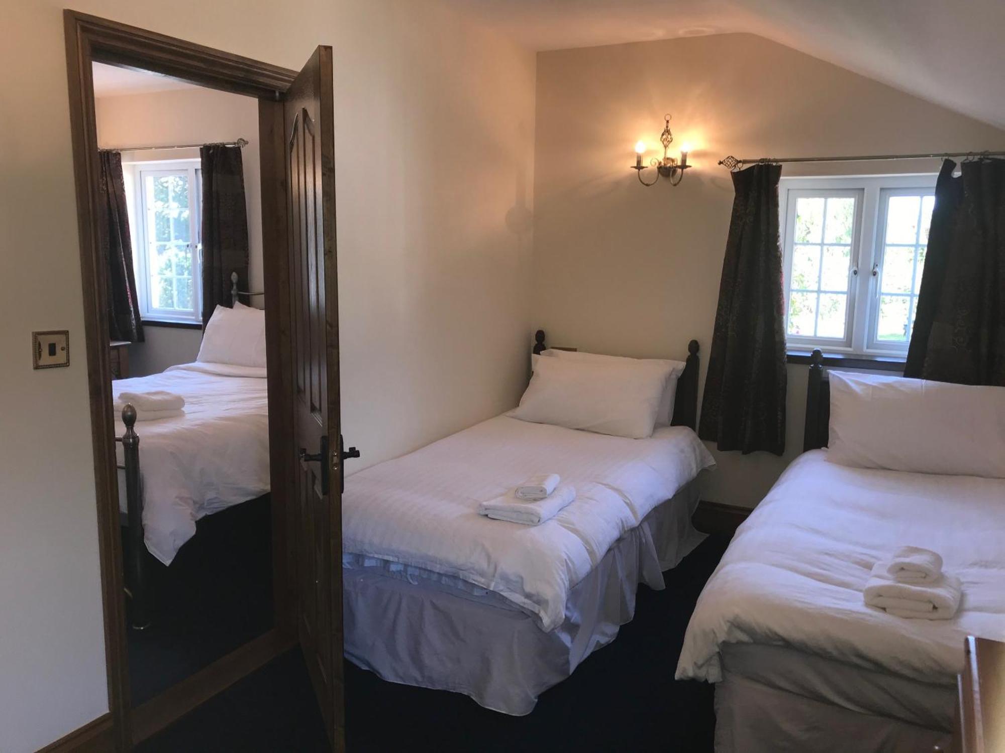 Great Trethew Manor Hotel & Self Catering Lodges 利斯卡德 外观 照片