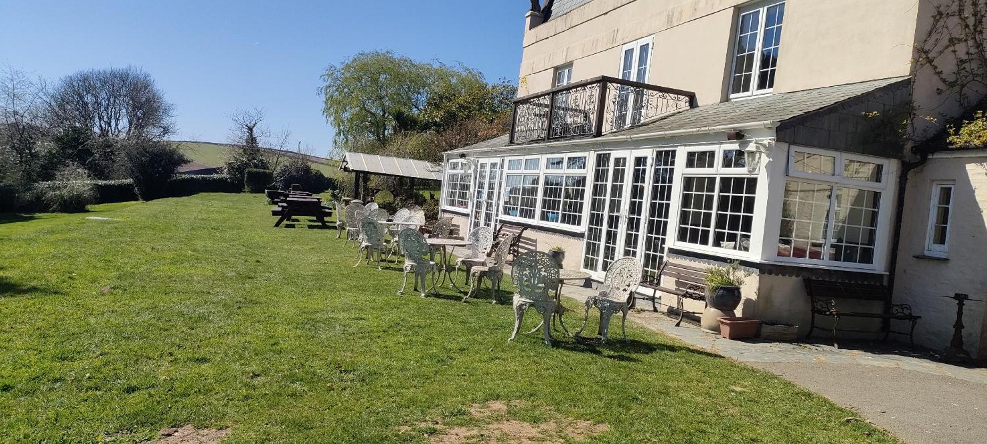 Great Trethew Manor Hotel & Self Catering Lodges 利斯卡德 外观 照片
